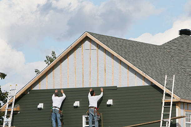 Professional Wood Siding technician working in New London, TX